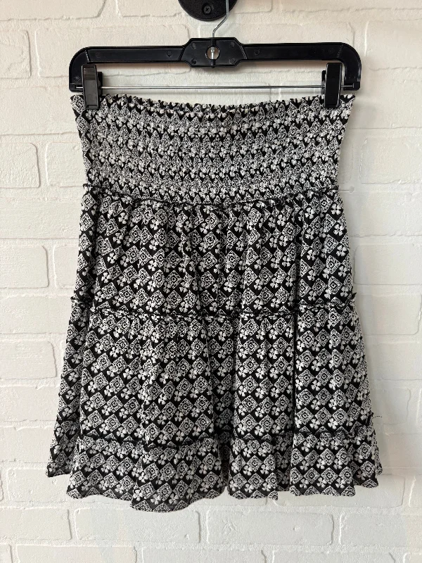 Skirt Mini & Short By Clothes Mentor In Black & White, Size: 4