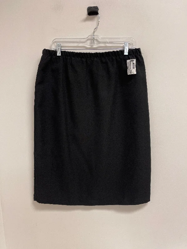 Skirt Midi By Clothes Mentor In Black, Size: 14