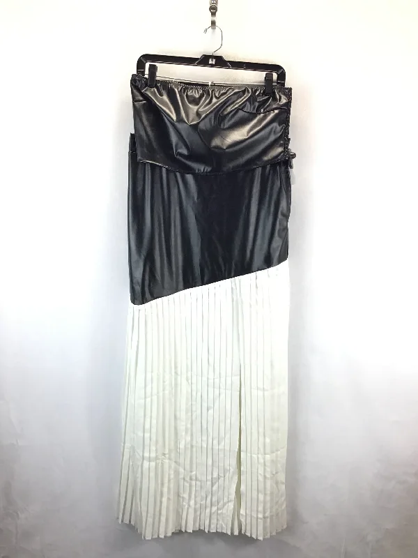 Skirt Set By Clothes Mentor In Black & White, Size: L